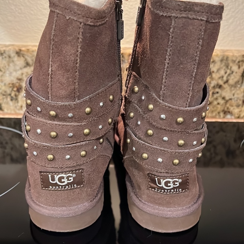 Ugg Girl’sBoots 3287 Brown Clovis Boots w/Leather Studded Belts & Zipp… - Picture 4 of 8